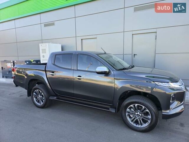 Серый Мицубиси Л 200, объемом двигателя 2.44 л и пробегом 4 тыс. км за 44400 $, фото 6 на Automoto.ua