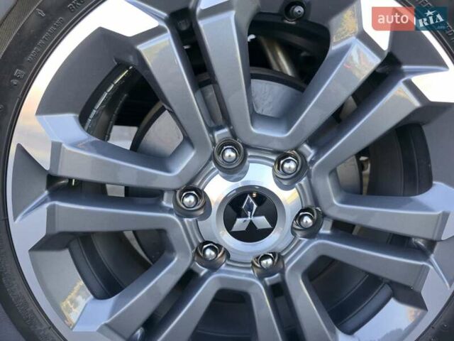 Серый Мицубиси Л 200, объемом двигателя 2.44 л и пробегом 4 тыс. км за 44400 $, фото 39 на Automoto.ua