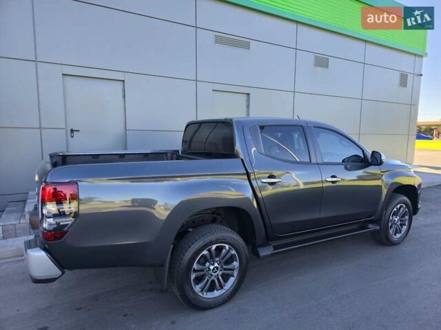 Серый Мицубиси Л 200, объемом двигателя 2.44 л и пробегом 4 тыс. км за 44400 $, фото 3 на Automoto.ua