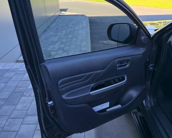 Серый Мицубиси Л 200, объемом двигателя 2.44 л и пробегом 4 тыс. км за 44400 $, фото 17 на Automoto.ua