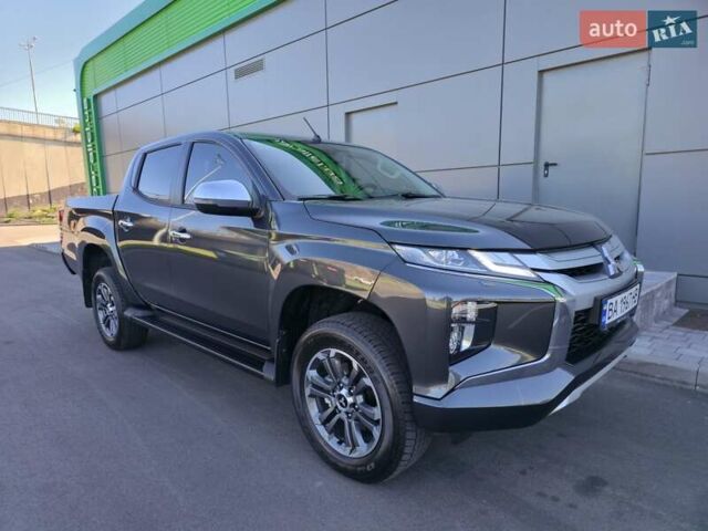 Серый Мицубиси Л 200, объемом двигателя 2.44 л и пробегом 4 тыс. км за 44400 $, фото 9 на Automoto.ua