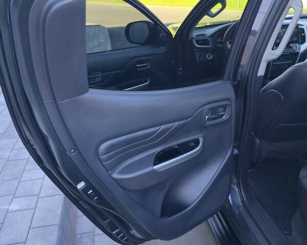 Серый Мицубиси Л 200, объемом двигателя 2.44 л и пробегом 4 тыс. км за 44400 $, фото 29 на Automoto.ua