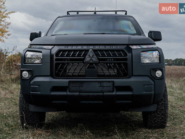 Серый Мицубиси Л 200, объемом двигателя 2.44 л и пробегом 1 тыс. км за 110500 $, фото 1 на Automoto.ua