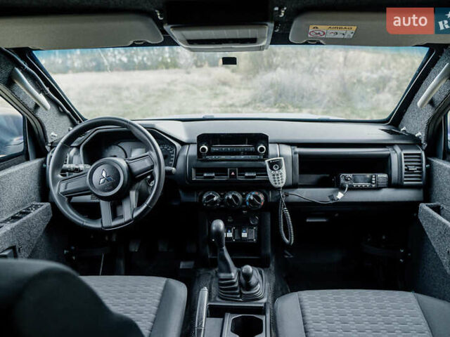 Серый Мицубиси Л 200, объемом двигателя 2.44 л и пробегом 1 тыс. км за 110500 $, фото 6 на Automoto.ua