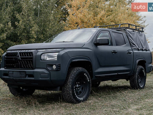 Серый Мицубиси Л 200, объемом двигателя 2.44 л и пробегом 1 тыс. км за 110500 $, фото 2 на Automoto.ua