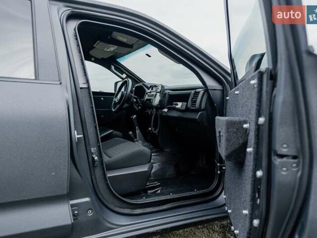 Серый Мицубиси Л 200, объемом двигателя 2.44 л и пробегом 1 тыс. км за 110500 $, фото 9 на Automoto.ua