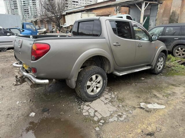 Сірий Міцубісі Л 200, об'ємом двигуна 2.5 л та пробігом 200 тис. км за 4800 $, фото 2 на Automoto.ua