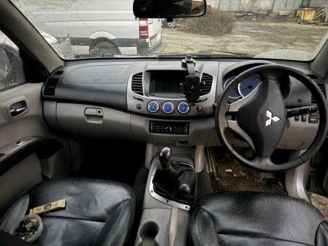 Сірий Міцубісі Л 200, об'ємом двигуна 2.5 л та пробігом 200 тис. км за 4800 $, фото 4 на Automoto.ua