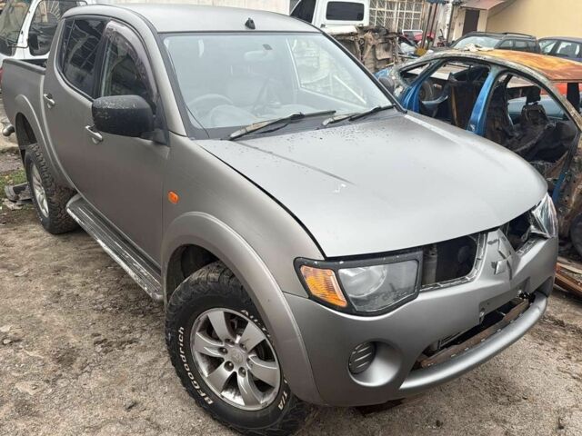 Сірий Міцубісі Л 200, об'ємом двигуна 2.5 л та пробігом 200 тис. км за 4800 $, фото 1 на Automoto.ua