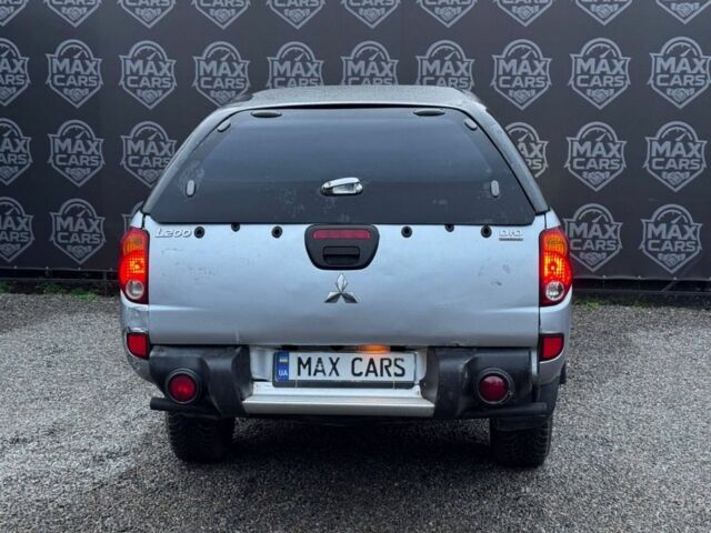Серый Мицубиси Л 200, объемом двигателя 2.5 л и пробегом 260 тыс. км за 9900 $, фото 4 на Automoto.ua