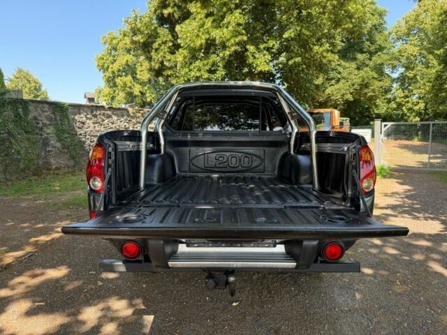 Серый Мицубиси Л 200, объемом двигателя 2.5 л и пробегом 210 тыс. км за 2950 $, фото 7 на Automoto.ua