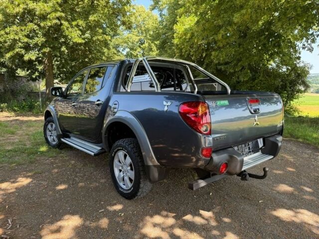 Серый Мицубиси Л 200, объемом двигателя 2.5 л и пробегом 210 тыс. км за 2950 $, фото 8 на Automoto.ua