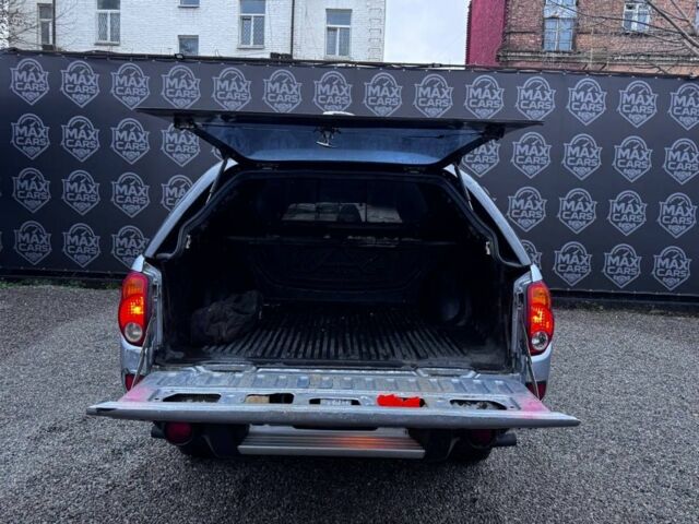 Серый Мицубиси Л 200, объемом двигателя 2.5 л и пробегом 260 тыс. км за 9900 $, фото 5 на Automoto.ua