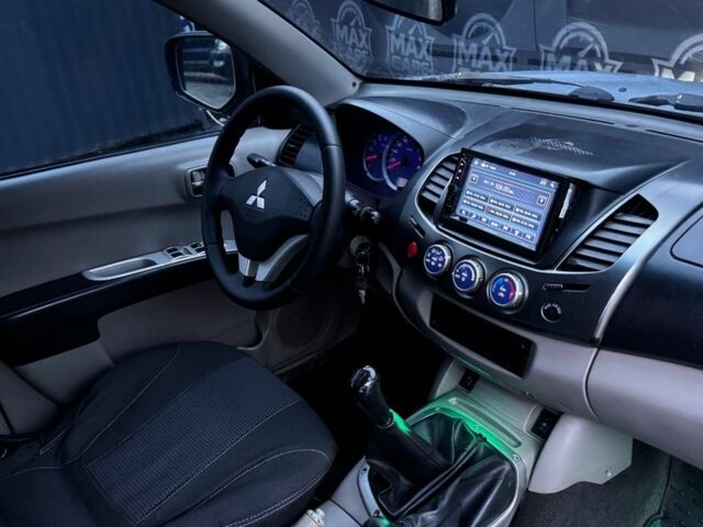 Серый Мицубиси Л 200, объемом двигателя 2.5 л и пробегом 260 тыс. км за 9900 $, фото 11 на Automoto.ua