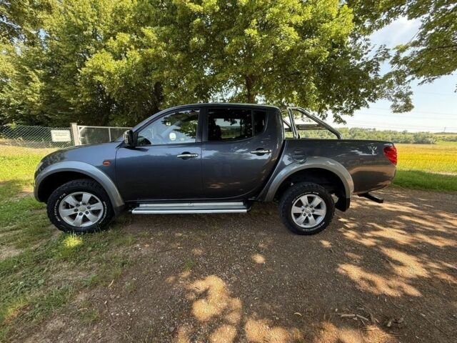 Серый Мицубиси Л 200, объемом двигателя 2.5 л и пробегом 210 тыс. км за 2950 $, фото 6 на Automoto.ua