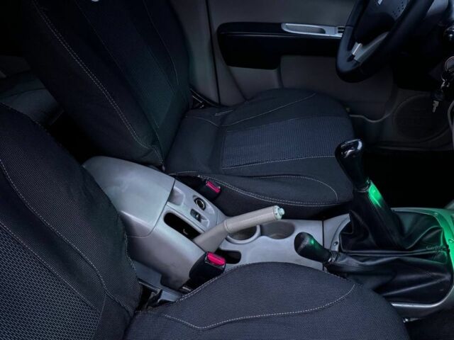 Серый Мицубиси Л 200, объемом двигателя 2.5 л и пробегом 260 тыс. км за 9900 $, фото 10 на Automoto.ua