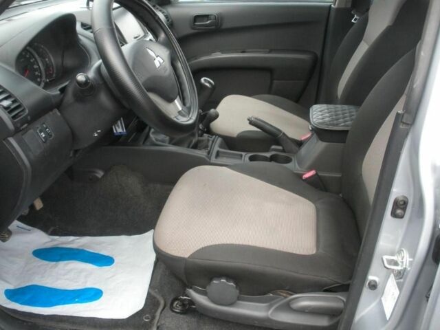 Серый Мицубиси Л 200, объемом двигателя 0 л и пробегом 189 тыс. км за 3400 $, фото 5 на Automoto.ua