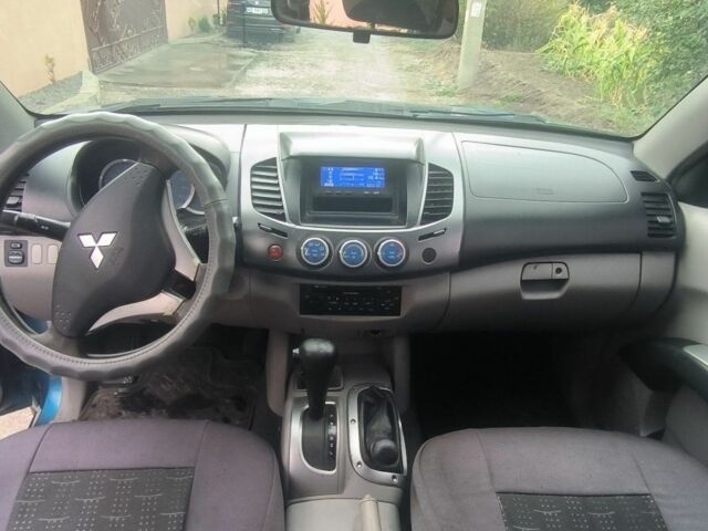 Міцубісі Л 200 2008 у Дніпро (Дніпропетровську) на Automoto.ua Синій Міцубісі Л 200, об'ємом двигуна 0 л та пробігом 320 тис. км за 10500 $, фото 1 на Automoto.ua