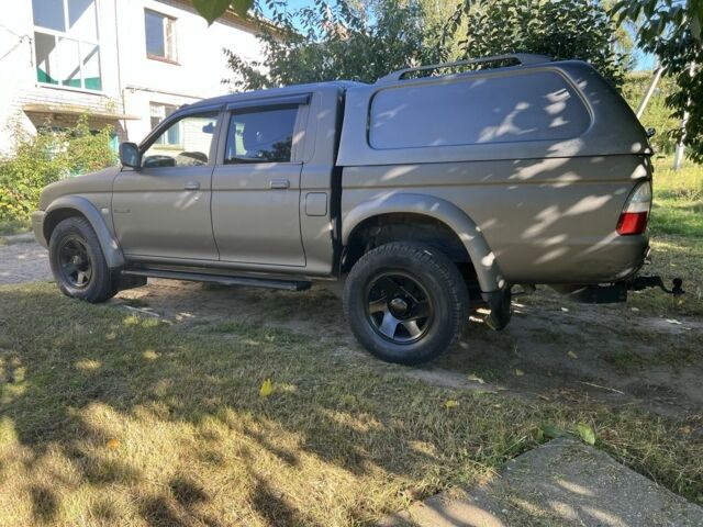 Синій Міцубісі Л 200, об'ємом двигуна 2.5 л та пробігом 347 тис. км за 10213 $, фото 1 на Automoto.ua