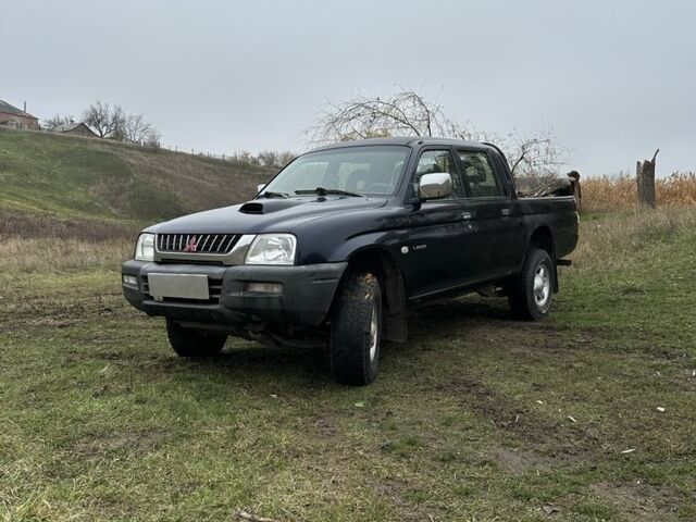 Синій Міцубісі Л 200, об'ємом двигуна 2.5 л та пробігом 321 тис. км за 4455 $, фото 1 на Automoto.ua