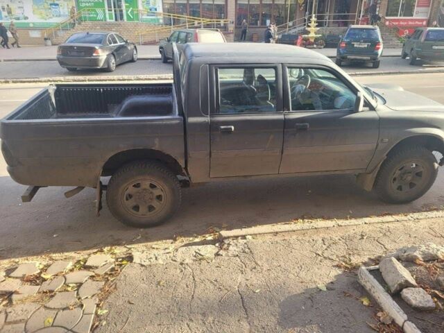 Синий Мицубиси Л 200, объемом двигателя 0 л и пробегом 324 тыс. км за 4700 $, фото 2 на Automoto.ua