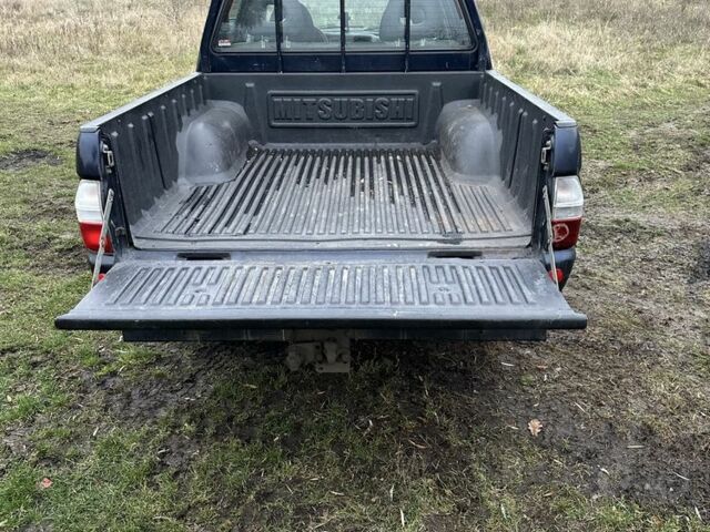 Синій Міцубісі Л 200, об'ємом двигуна 2.5 л та пробігом 321 тис. км за 4455 $, фото 4 на Automoto.ua