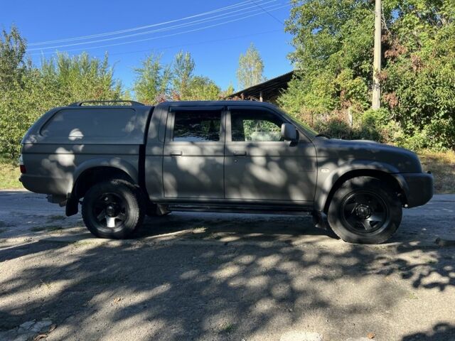 Синій Міцубісі Л 200, об'ємом двигуна 2.5 л та пробігом 347 тис. км за 10213 $, фото 2 на Automoto.ua