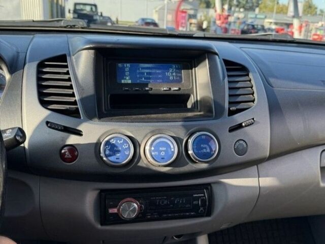 Синий Мицубиси Л 200, объемом двигателя 2.5 л и пробегом 280 тыс. км за 4100 $, фото 7 на Automoto.ua