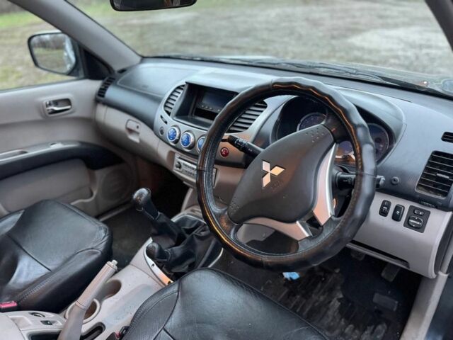 Синий Мицубиси Л 200, объемом двигателя 2.5 л и пробегом 212 тыс. км за 7000 $, фото 4 на Automoto.ua