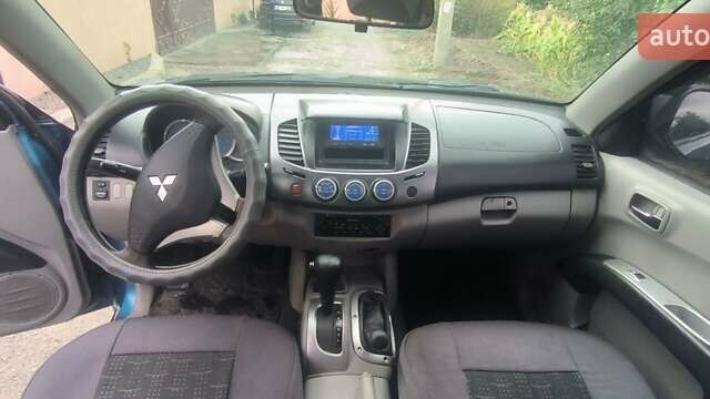 Синій Міцубісі Л 200, об'ємом двигуна 2.48 л та пробігом 322 тис. км за 10500 $, фото 4 на Automoto.ua