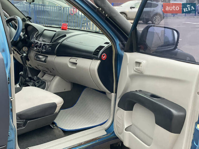 Синій Міцубісі Л 200, об'ємом двигуна 2.48 л та пробігом 469 тис. км за 10300 $, фото 9 на Automoto.ua