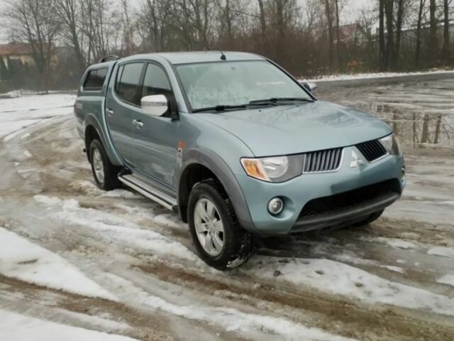 Синий Мицубиси Л 200, объемом двигателя 2.5 л и пробегом 260 тыс. км за 3800 $, фото 1 на Automoto.ua