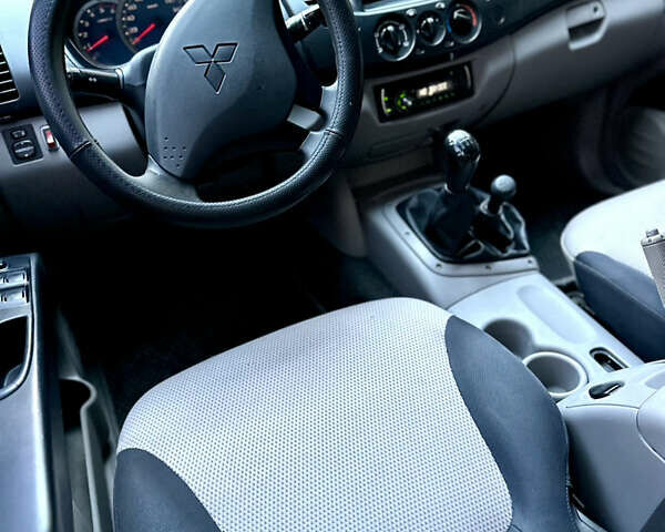 Мицубиси Л 200 2008 в Киеве на Automoto.ua Синий Мицубиси Л 200, объемом двигателя 2.48 л и пробегом 282 тыс. км за 11300 $, фото 8 на Automoto.ua