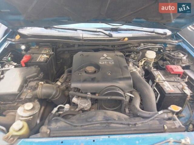 Синий Мицубиси Л 200, объемом двигателя 2.5 л и пробегом 421 тыс. км за 11000 $, фото 1 на Automoto.ua