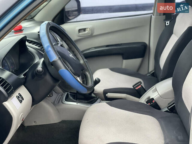 Синій Міцубісі Л 200, об'ємом двигуна 2.48 л та пробігом 469 тис. км за 10300 $, фото 7 на Automoto.ua