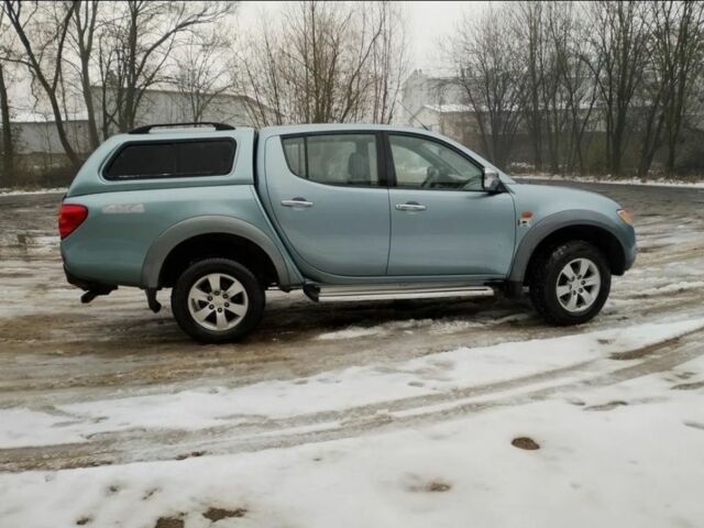 Синий Мицубиси Л 200, объемом двигателя 2.5 л и пробегом 260 тыс. км за 3800 $, фото 5 на Automoto.ua