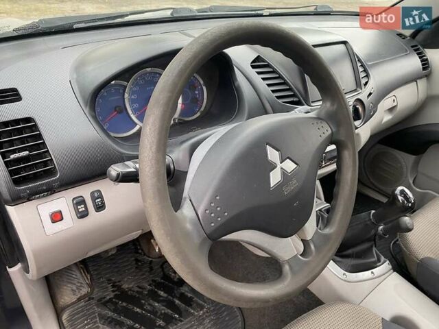 Синий Мицубиси Л 200, объемом двигателя 2.5 л и пробегом 291 тыс. км за 8200 $, фото 10 на Automoto.ua
