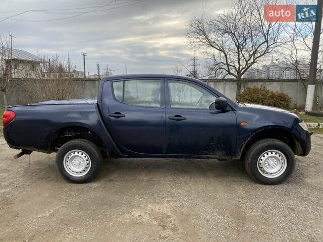 Синий Мицубиси Л 200, объемом двигателя 2.5 л и пробегом 291 тыс. км за 8200 $, фото 7 на Automoto.ua
