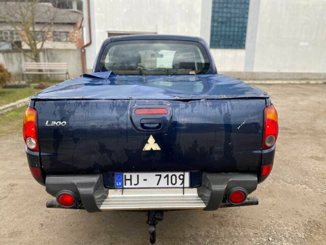 Синий Мицубиси Л 200, объемом двигателя 2.5 л и пробегом 291 тыс. км за 8200 $, фото 7 на Automoto.ua