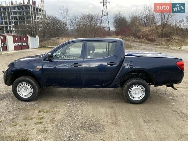 Синий Мицубиси Л 200, объемом двигателя 2.5 л и пробегом 291 тыс. км за 8200 $, фото 6 на Automoto.ua