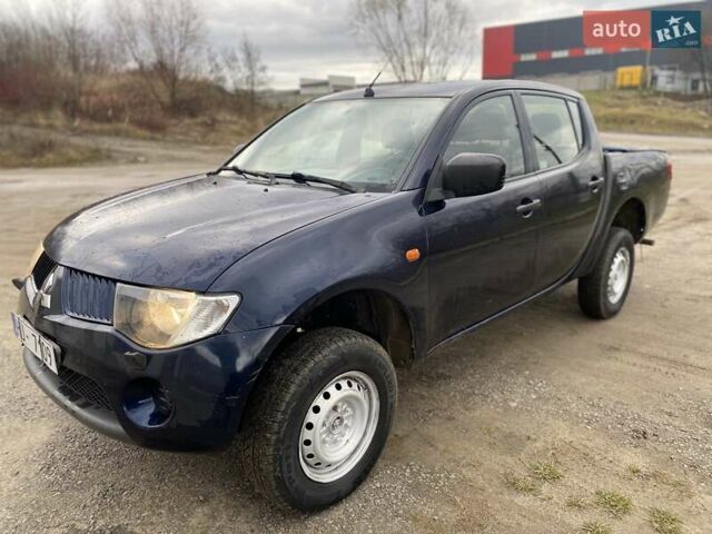 Синий Мицубиси Л 200, объемом двигателя 2.5 л и пробегом 291 тыс. км за 8200 $, фото 1 на Automoto.ua