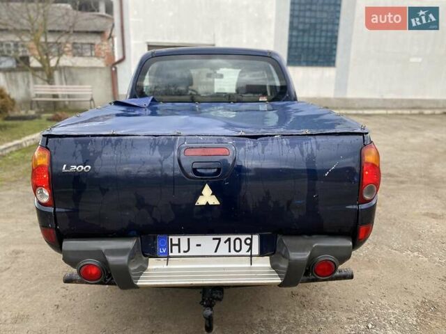 Синий Мицубиси Л 200, объемом двигателя 2.5 л и пробегом 291 тыс. км за 8200 $, фото 5 на Automoto.ua
