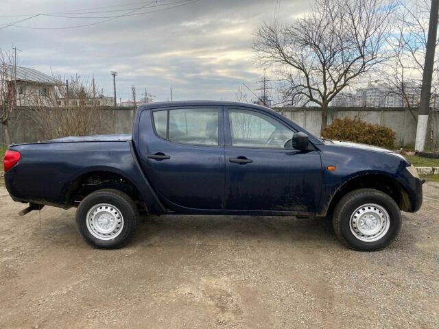 Синий Мицубиси Л 200, объемом двигателя 2.5 л и пробегом 291 тыс. км за 8200 $, фото 5 на Automoto.ua