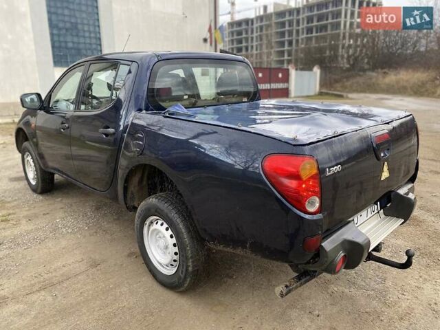 Синий Мицубиси Л 200, объемом двигателя 2.5 л и пробегом 291 тыс. км за 8200 $, фото 2 на Automoto.ua