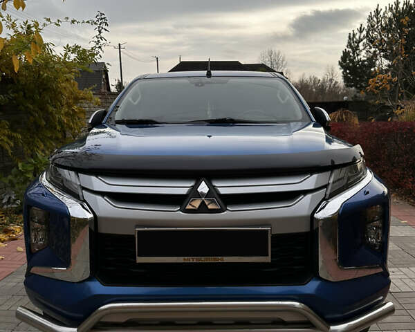 Синій Міцубісі Л 200, об'ємом двигуна 2.4 л та пробігом 180 тис. км за 31000 $, фото 1 на Automoto.ua