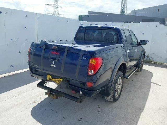 Синий Мицубиси Л 200, объемом двигателя 2.5 л и пробегом 160 тыс. км за 6437 $, фото 2 на Automoto.ua