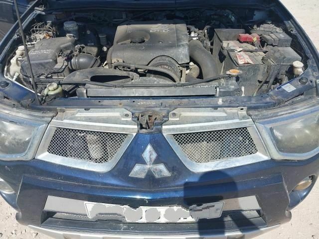 Синий Мицубиси Л 200, объемом двигателя 2.5 л и пробегом 160 тыс. км за 6437 $, фото 6 на Automoto.ua