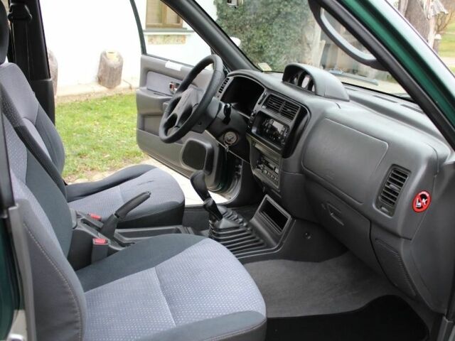 Зеленый Мицубиси Л 200, объемом двигателя 0 л и пробегом 228 тыс. км за 2650 $, фото 10 на Automoto.ua