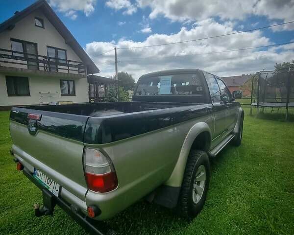 Зеленый Мицубиси Л 200, объемом двигателя 2.5 л и пробегом 268 тыс. км за 3100 $, фото 6 на Automoto.ua