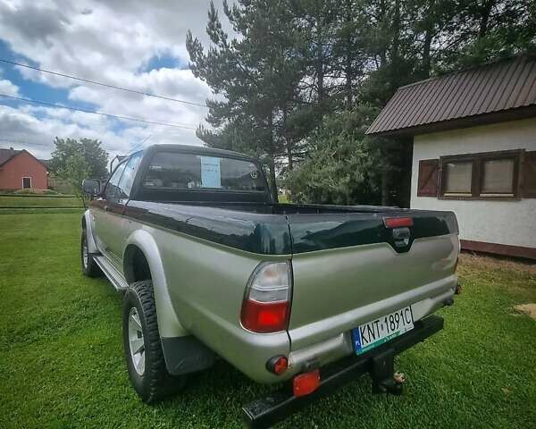 Зеленый Мицубиси Л 200, объемом двигателя 2.5 л и пробегом 268 тыс. км за 3100 $, фото 2 на Automoto.ua